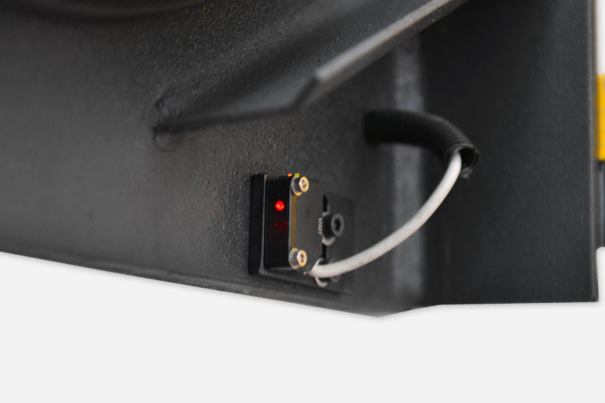 Optische Höhenverstellung für eine automatische Materialhöhenerkennung und zur präzisen Positionierung des Sägerahmens.