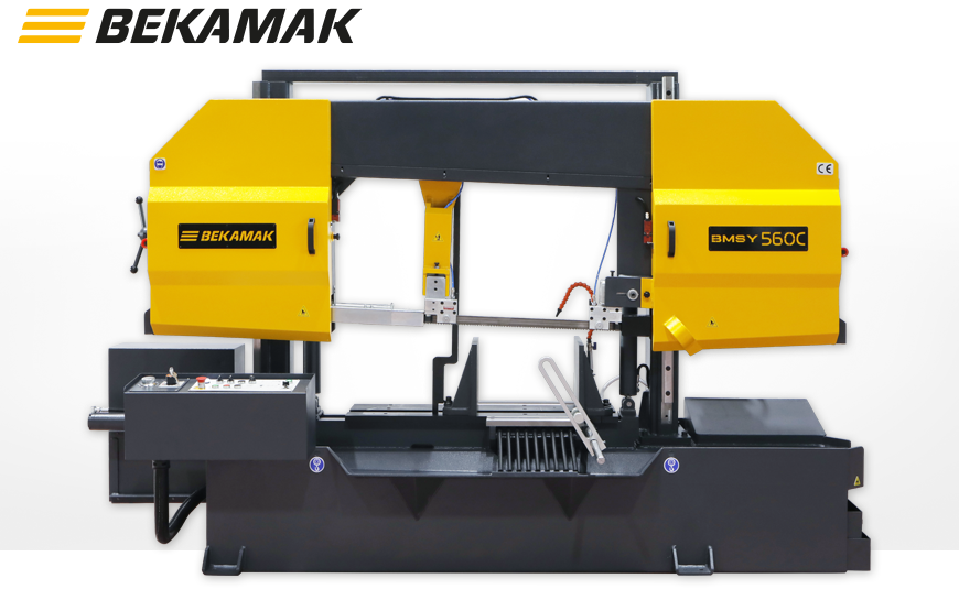Halbautomatische Bandsäge BEKA-MAK BMSY 560 C mit sensitiver Schnittdruckregulierung die die Vorschubkraft automatisch an die Härte, Dicke und Beschaffenheit des Werk- stücks anpasst.