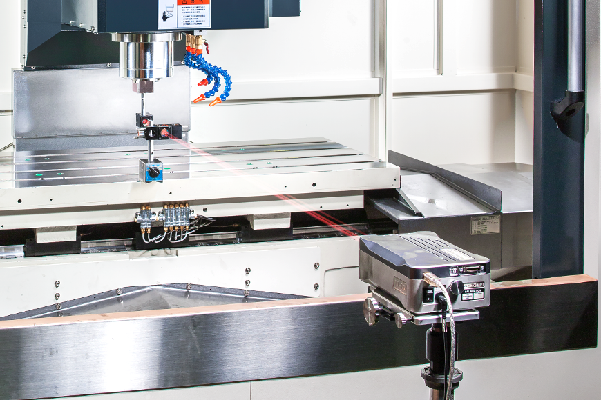 CNC-Bearbeitungszentrum MAXMILL mit präziser Laservermessung für höchste Positioniergenauigkeit und optimale Bearbeitungsergebnisse.