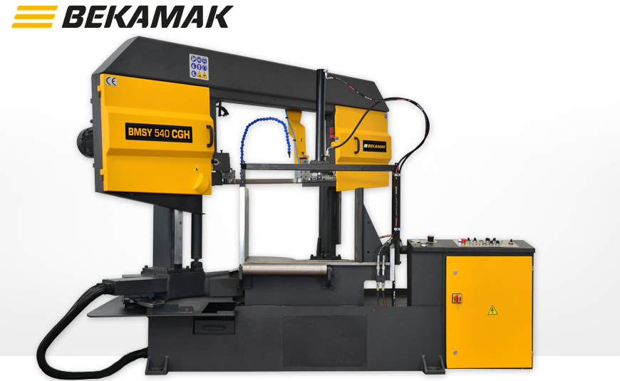 Halbautomatische Gehrungsbandsäge BEKA-MAK BMSY 540 CGH mit hydraulischer Materialoberklemmung für zuverlässige Werkstückfixierung.