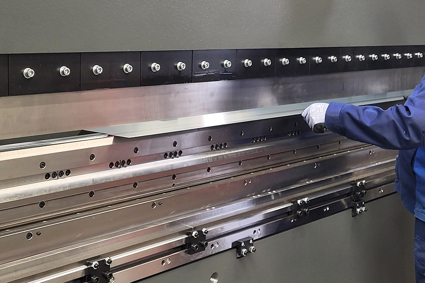 ZABAG Stahlzagen - CNC-Abkantpresse HACO EUROMASTER S 43320
