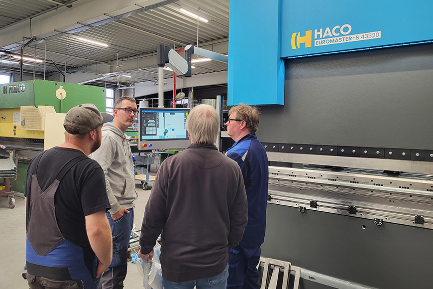 ZABAG Stahlzagen - CNC-Abkantpresse HACO EUROMASTER S 43320